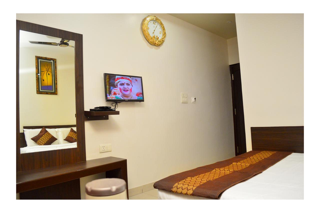 Hotel Abhinandan Inn Jaipur Ngoại thất bức ảnh